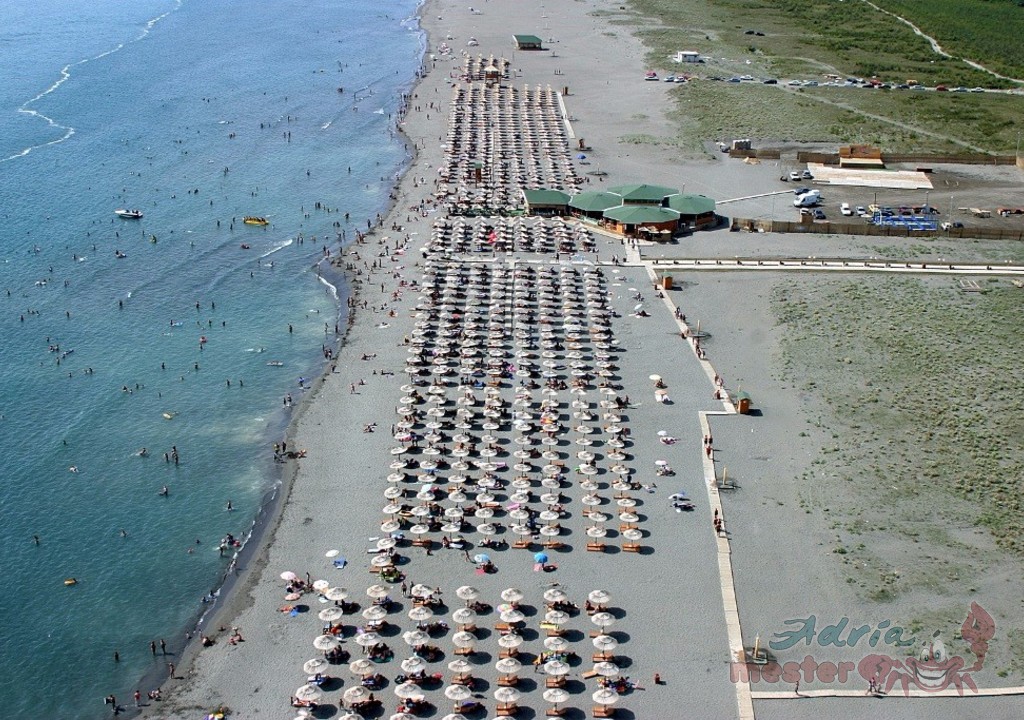 a homokos fövenyű híres Velika Plaža_03