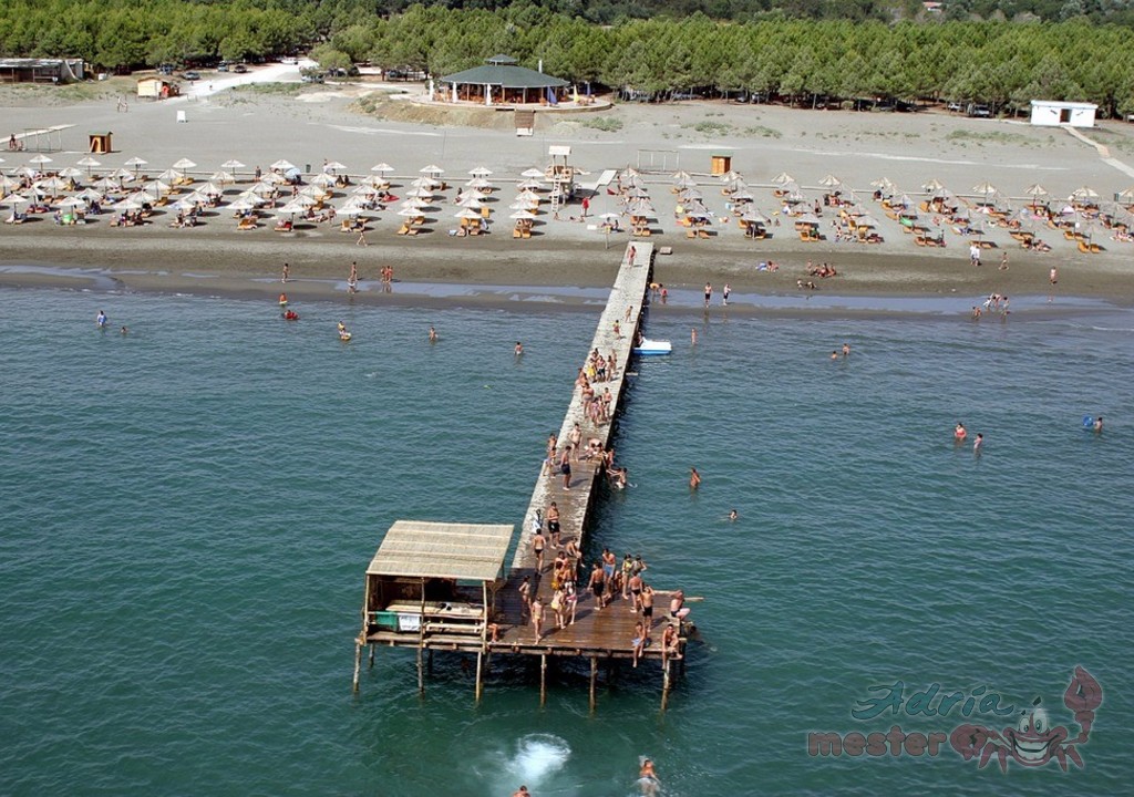 a homokos fövenyű híres Velika Plaža_01