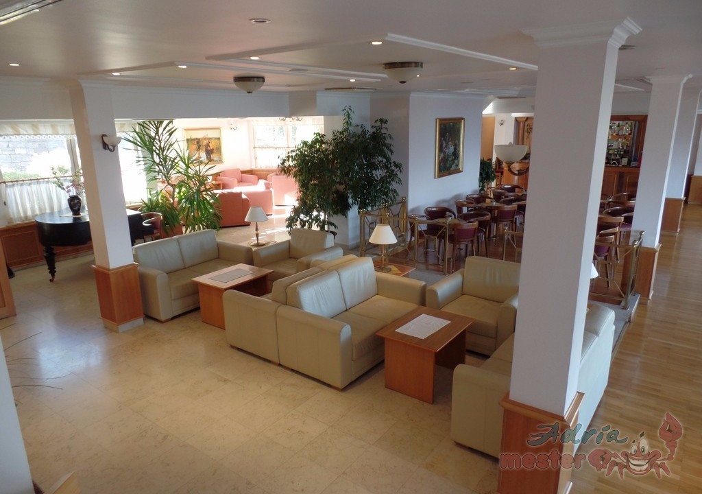 Hotel LOVRAN lobby_02