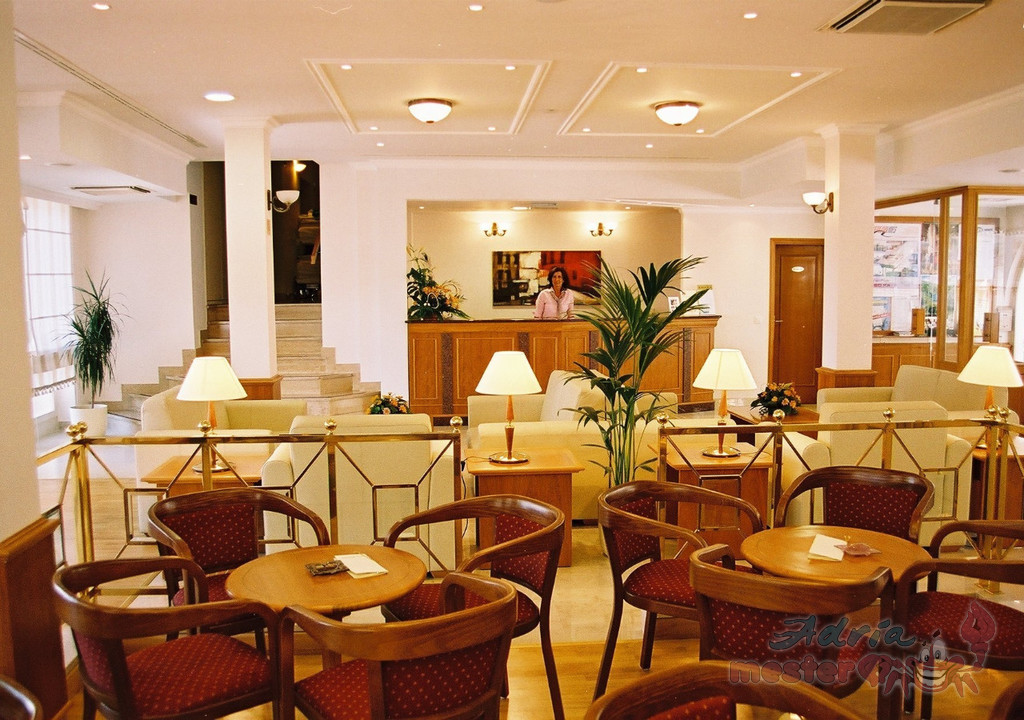 Hotel LOVRAN_lobby  & recepció