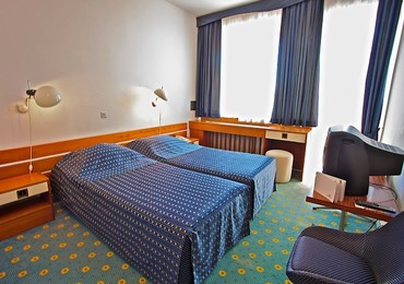 2-ágyas balkonos, parkra néző