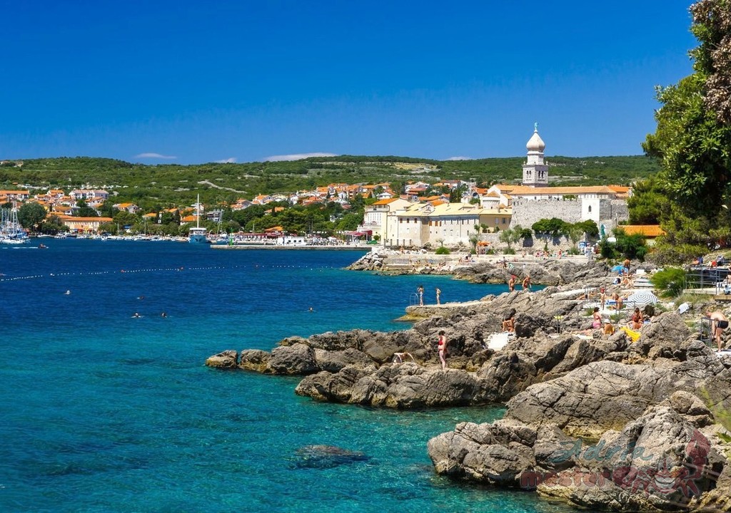 Strandszakasz a Hotel Dražica előtt