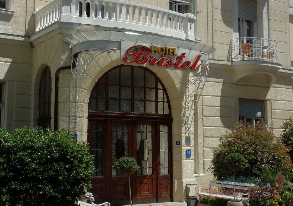 Hotel BRISTOL bejárat (2.)