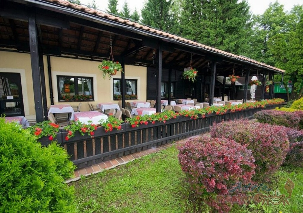 Plitvice HR étterem terasz