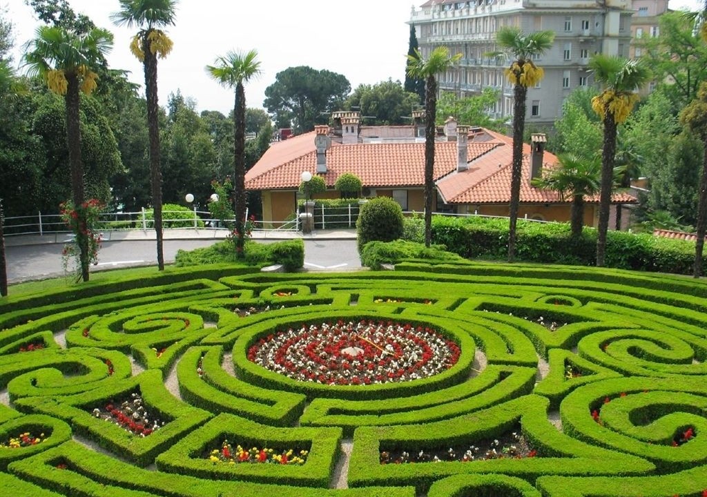 Opatija, Hotel OPATIJA** (6.)