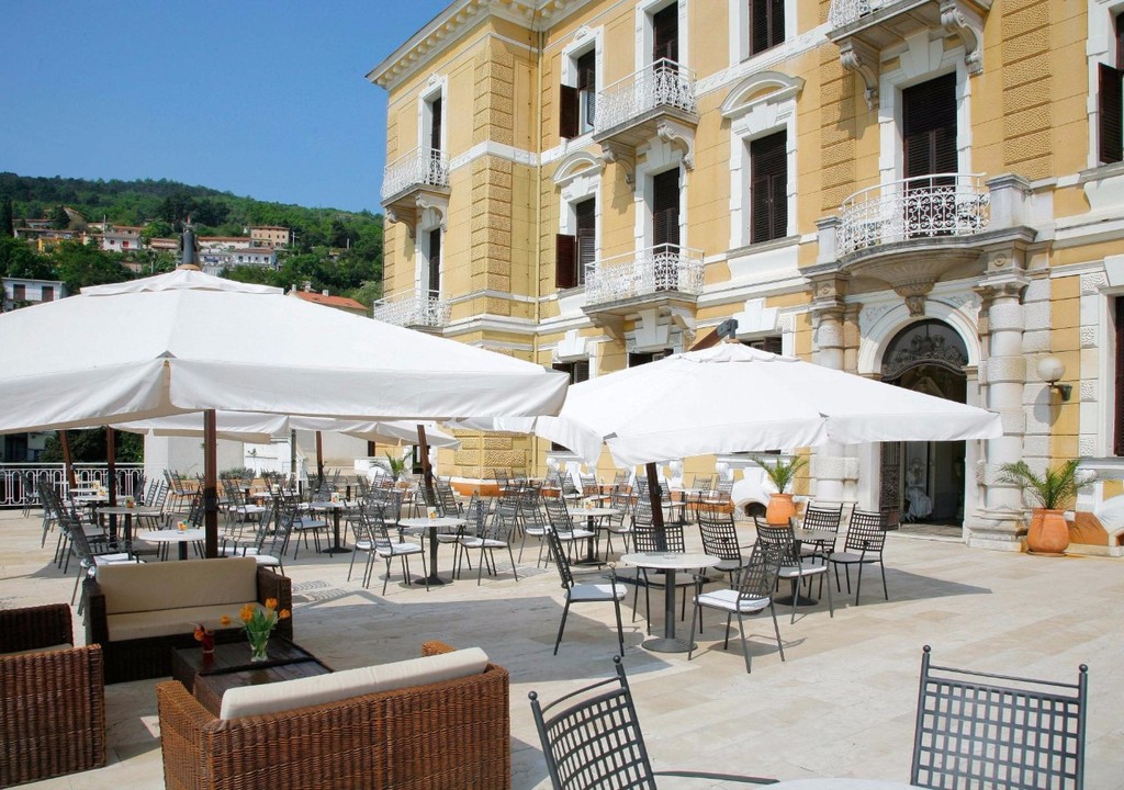Hotel OPATIJA terasz