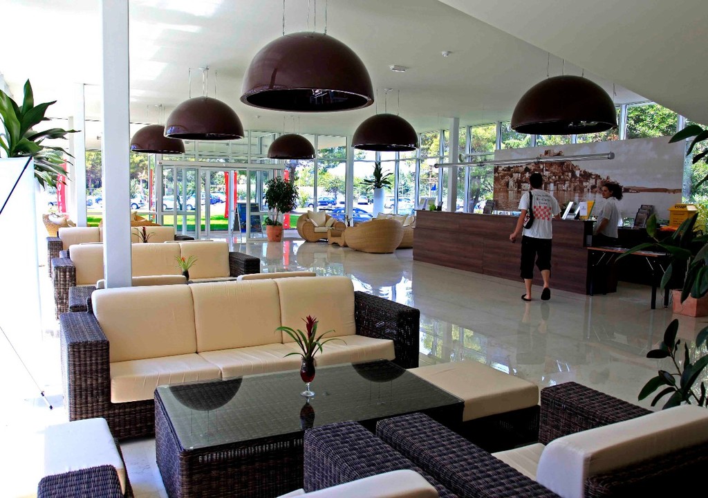 Beach Hotel JAKOV hall + lobby