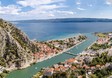 Omiš a Cetina-folyó torkolatával (2.)