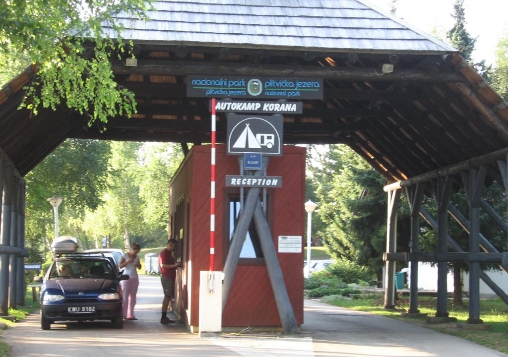 Autókemping KORANA,
bejárat-recepció (1.)