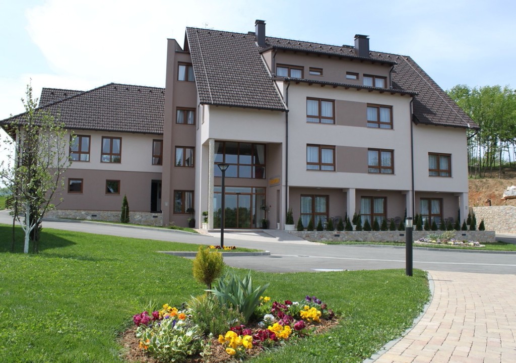 Selište Drežničko, Hotel DEGENIJA (1.)