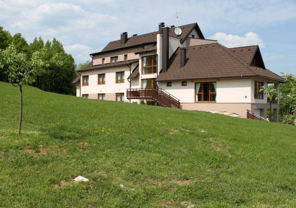 Selište Drežničko, Hotel DEGENIJA (3.)